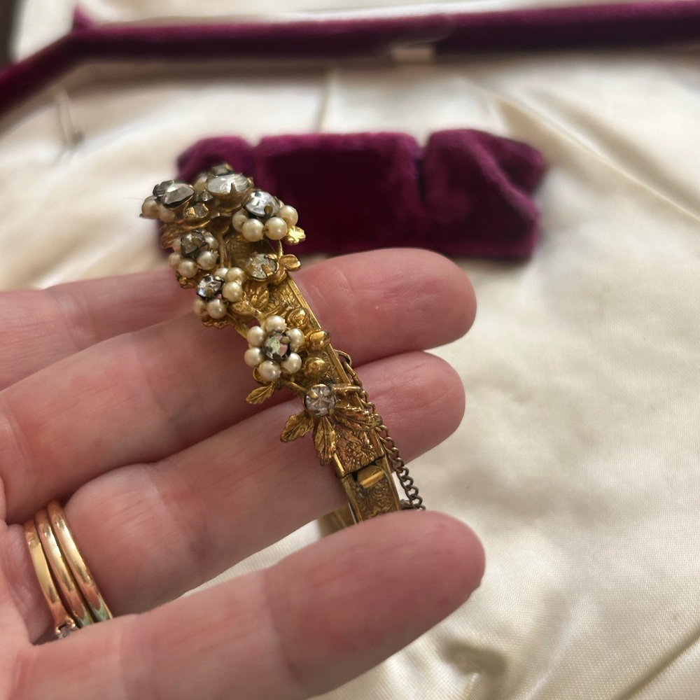 Mirium Haskell Unsigned Hinged Bangle Bracelet - image 5